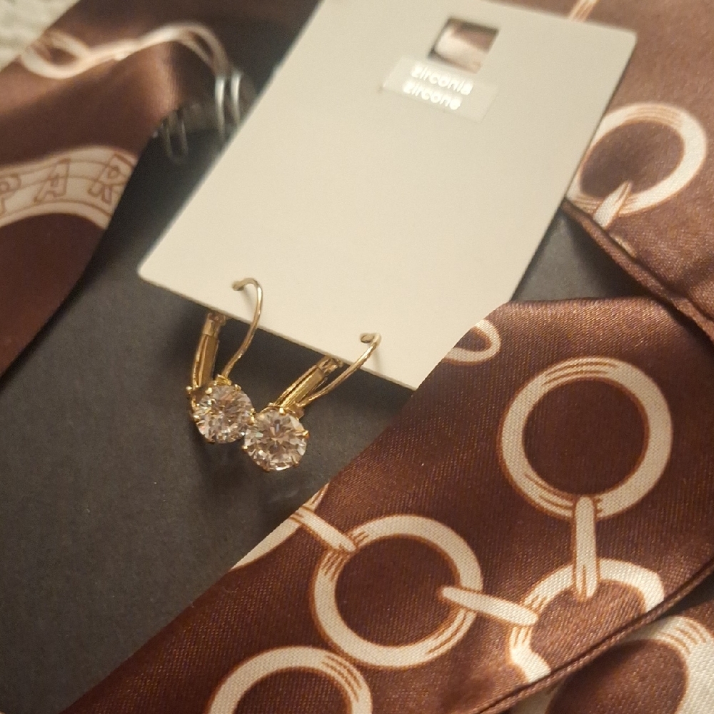 Elegant Sparkling Gold and Zirconia Earrings Nwt - Picture 2 of 4